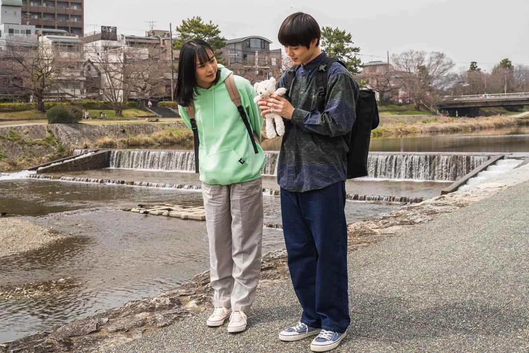 七森（右・細田佳央太）と麦戸（左・駒井蓮）©映画「ぬいぐるみとしゃべる人はやさしい」