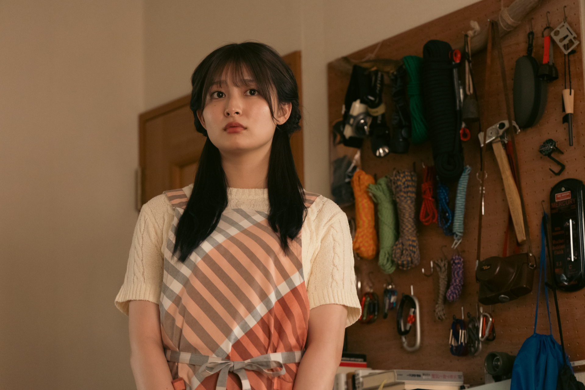 卒論のテーマに父が働く「航空救難団」を選んだ宇佐美の娘・勇菜(吉川愛)©テレビ朝日