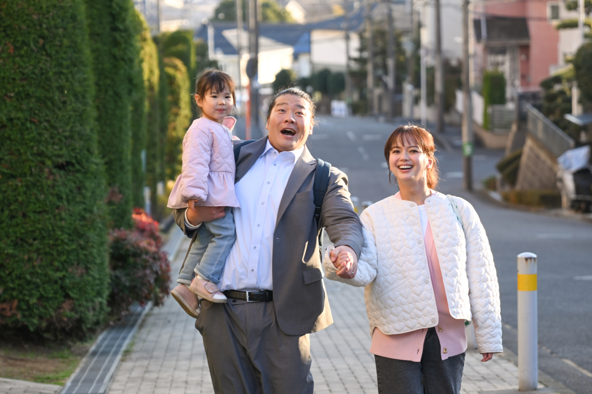 親との良好な関係が無い詩穂と両親が他界している夫・虎朗(一ノ瀬ワタル)©TBS