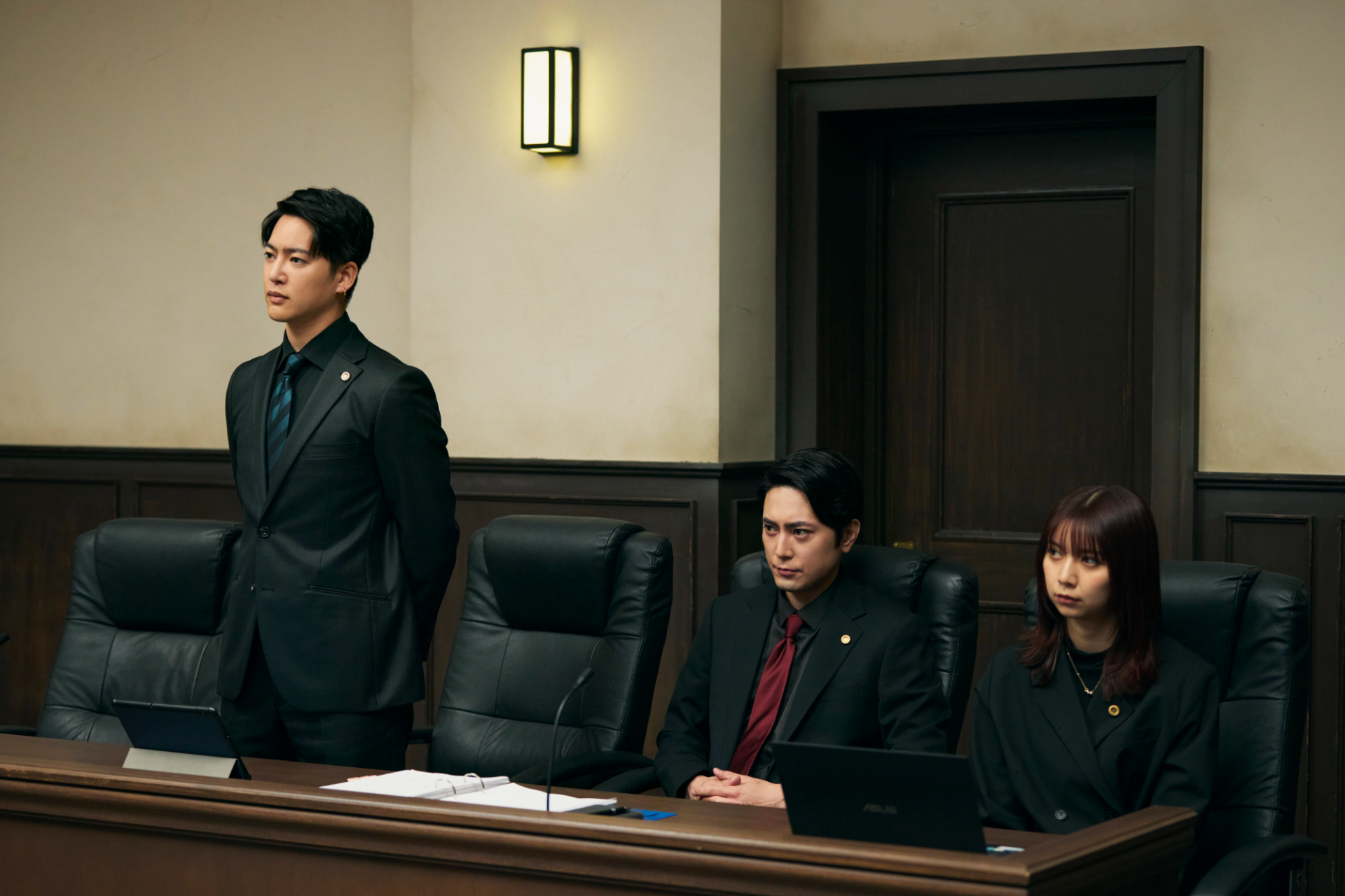 ヤングチームの高井戸斗真(三山凌輝)、宇崎凌(間宮祥太朗)、伊野尾麻里(上白石萌歌)©TBS