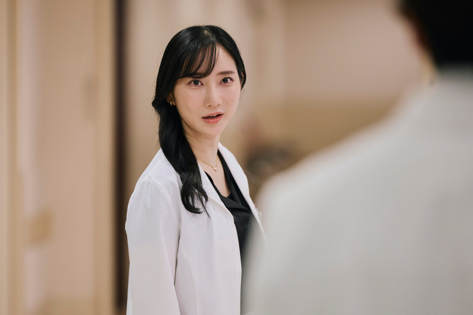 茶屋坂心(ファーストサマーウイカ)の「心」とも向き合った徳重©TBSスパークル/TBS(撮影:加藤春日)