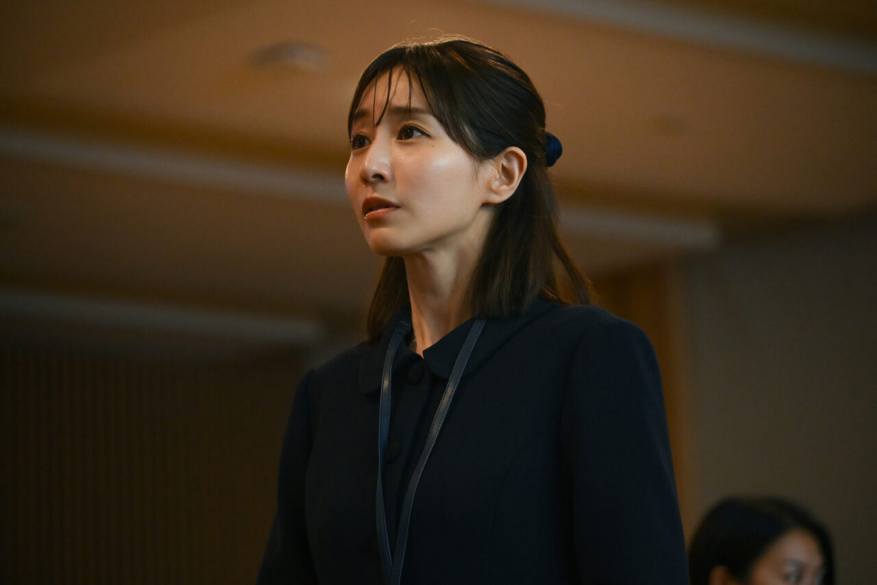 第6話、薫にとっての唯一のママ友・さゆり(田中みな実)がニセママに気づいてしまう©TBS