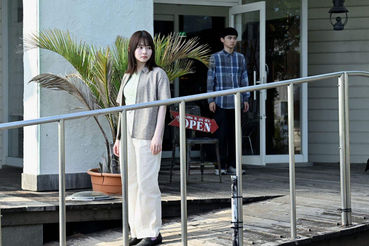 仲間たちを「鳥」になぞらえる水町ことみ(山田杏奈)©此元和津也 / 「シナントロープ」製作委員会