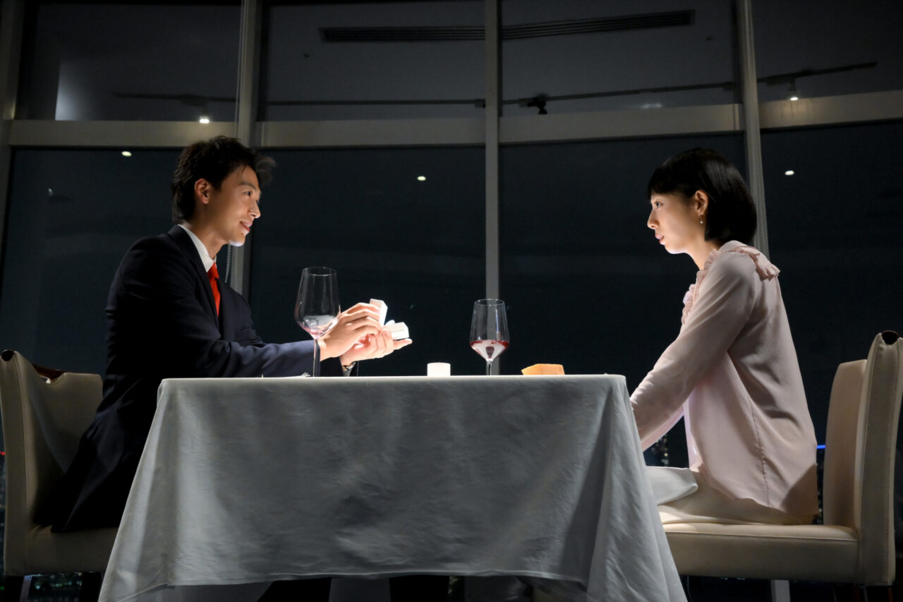 学生時代からの恋人・鮎美（夏帆）へのプロポーズに失敗した勝男（竹内涼真）©TBSスパークル / TBS