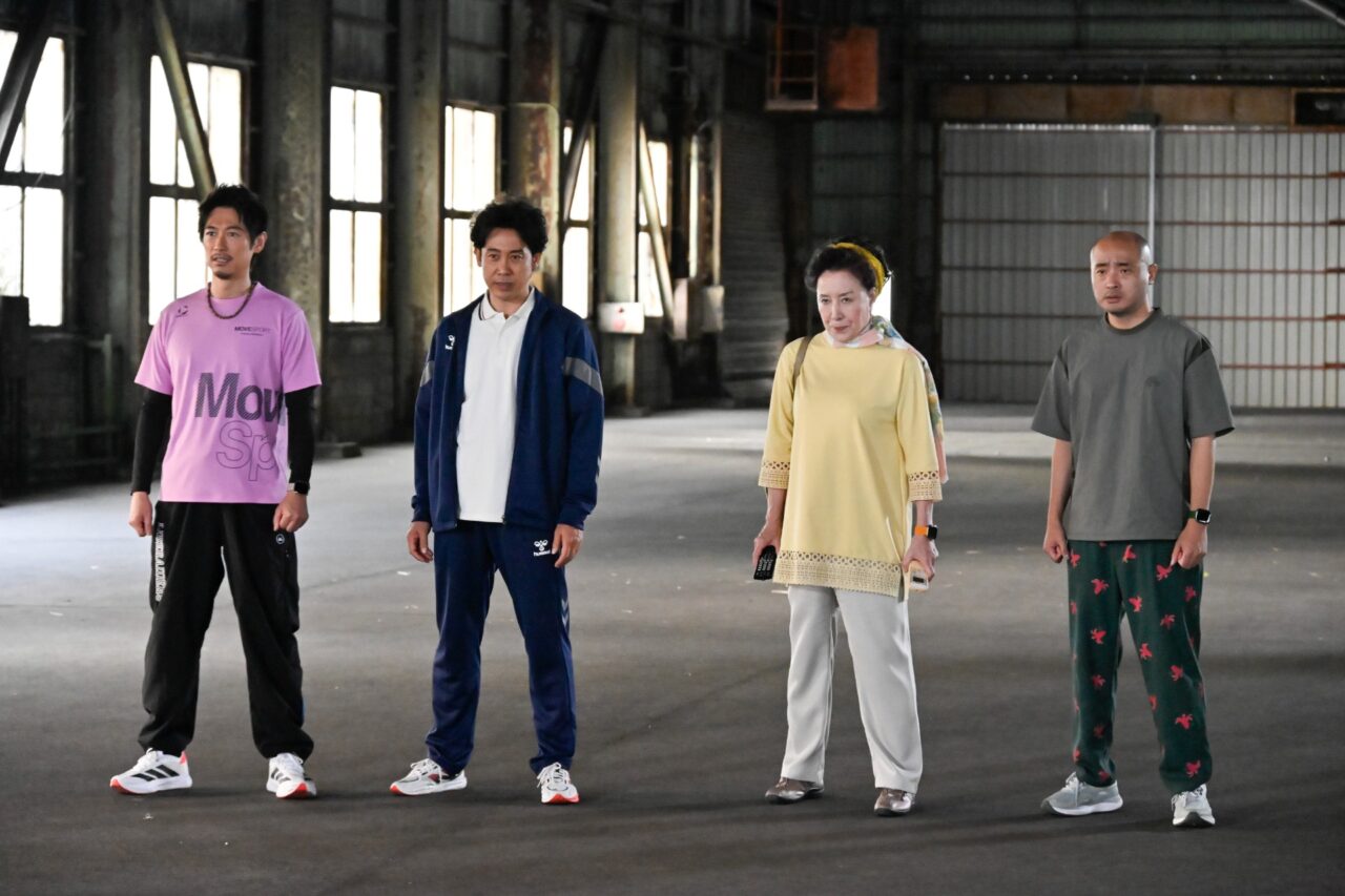 ミッションを解決すべく奮闘するビットファイブの面々©テレビ朝日