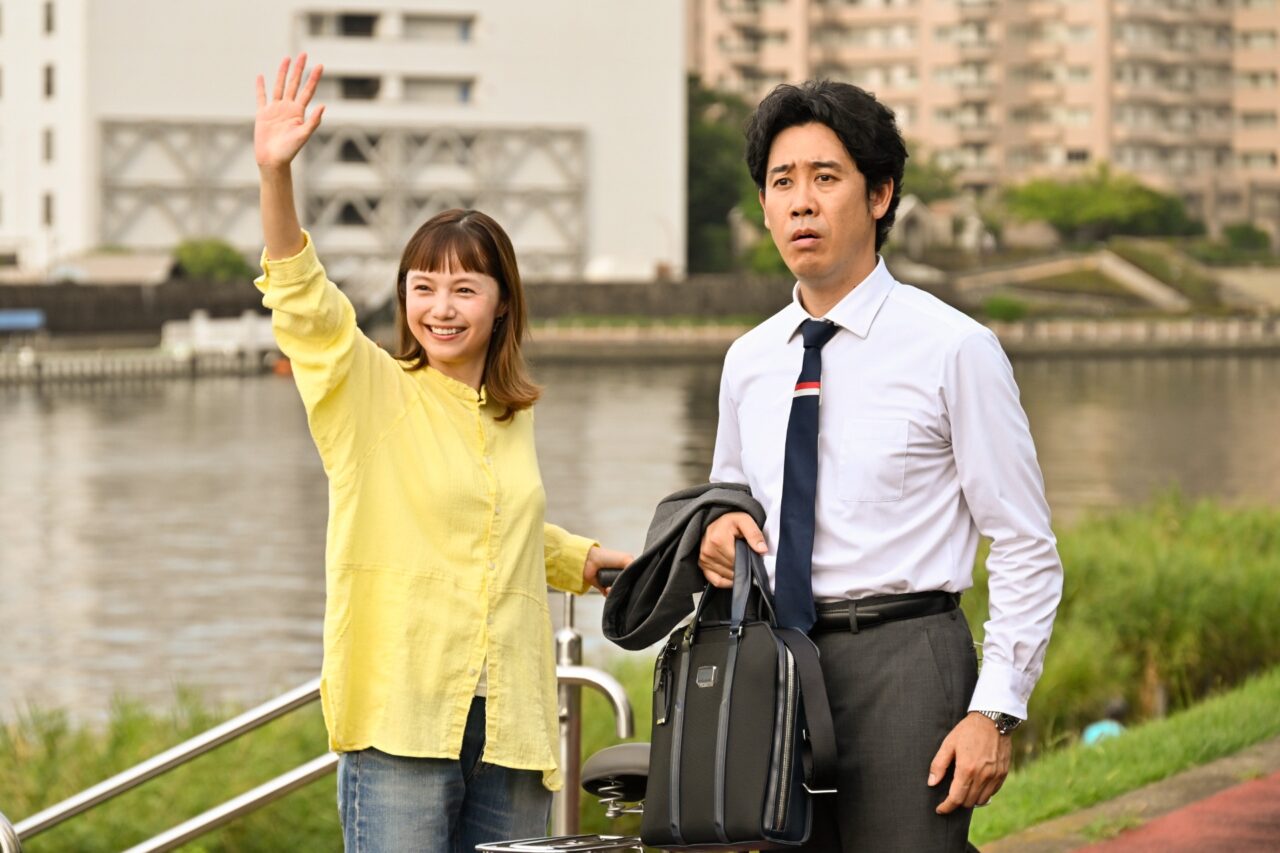 四季(宮崎あおい)の偽の夫を演じることになった文太(大泉洋)©テレビ朝日