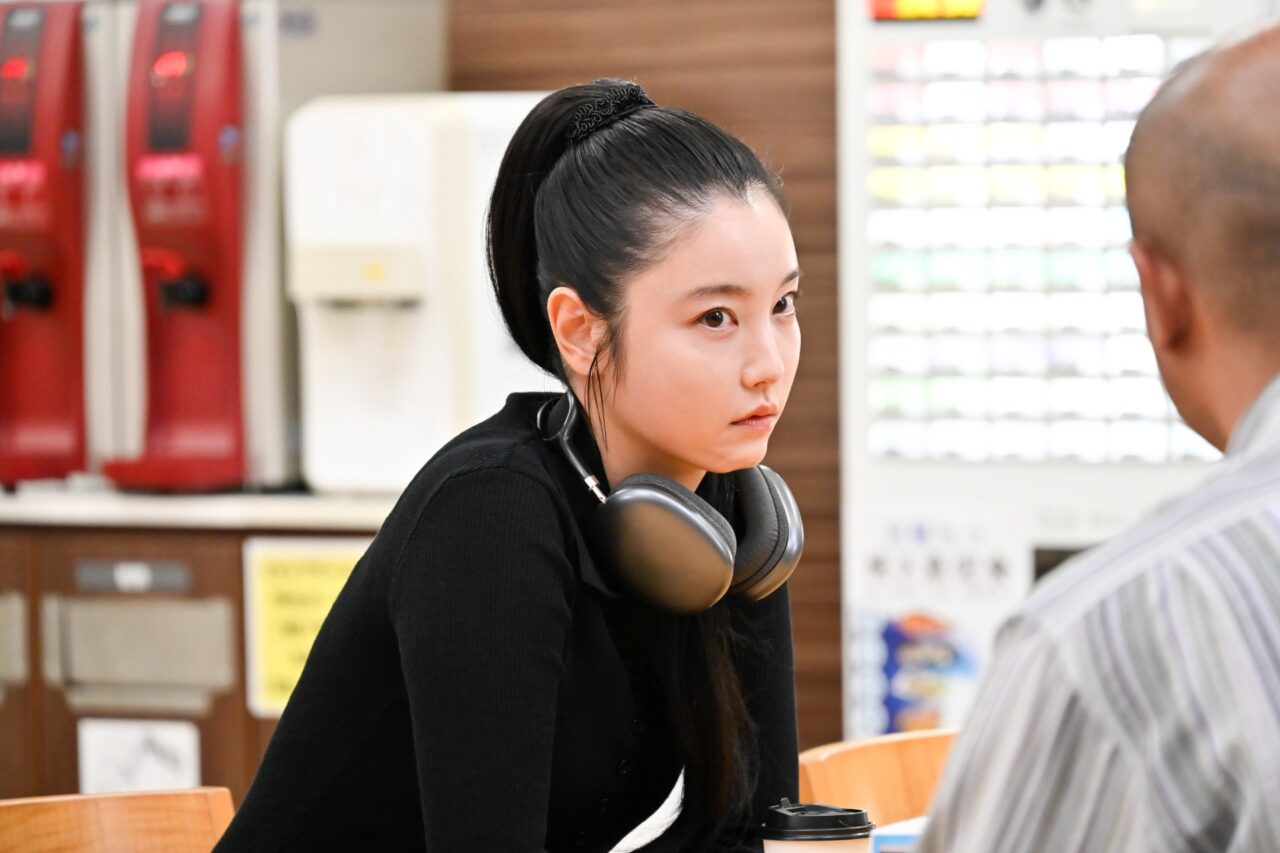 同級生・八柳（小島藤子）を救えなかった後悔を残す久条（向里祐香）©テレビ朝日