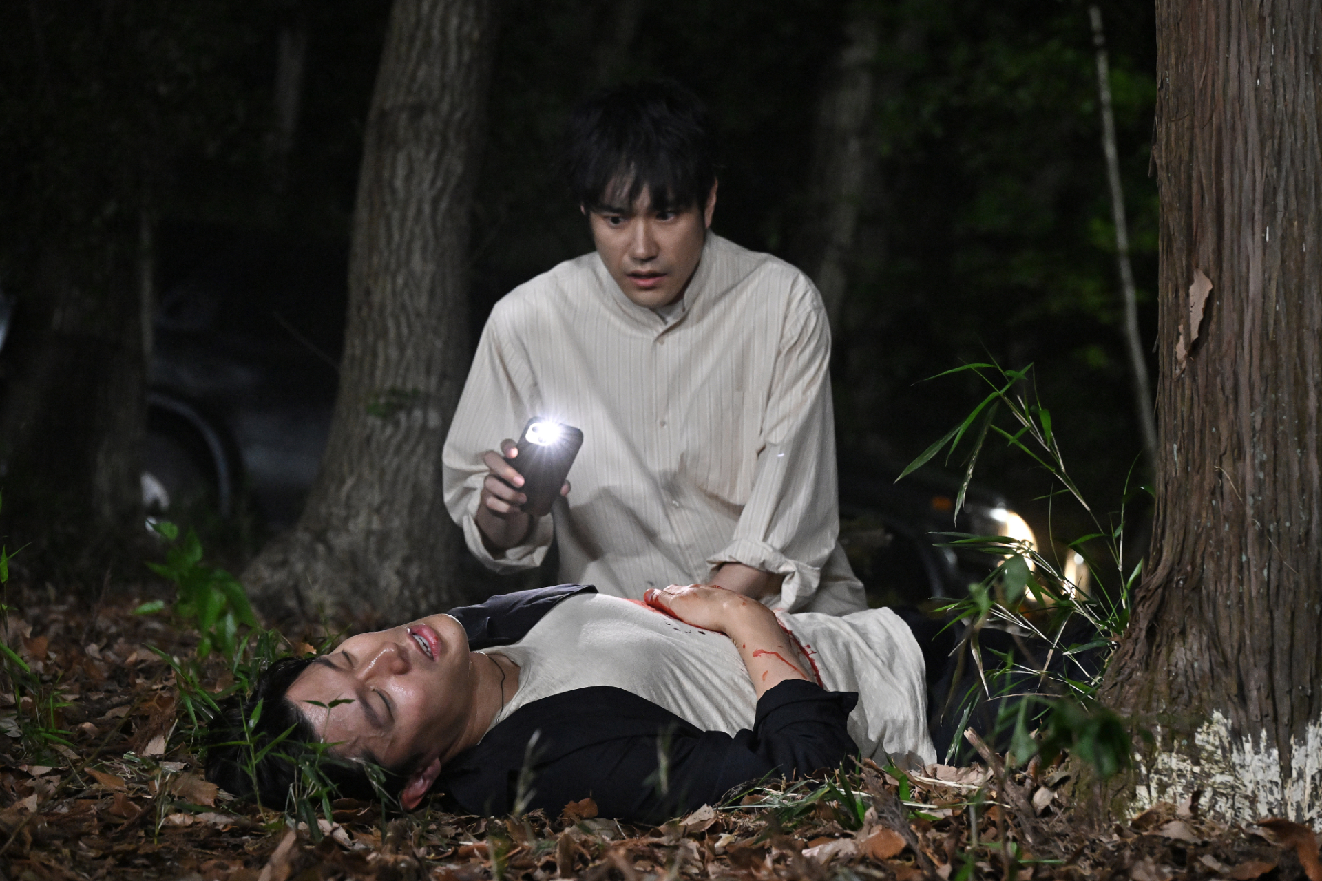 松山ケンイチが鈴木亮平になりすますという驚きの展開からはじまった第1話©TBS