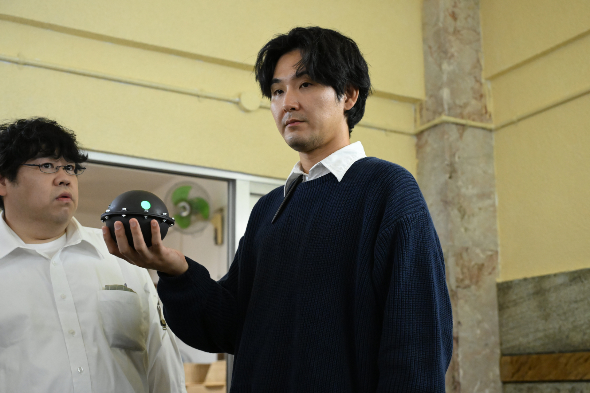 お湯と話すために洋輔が発明した「ＯＵ翻訳」©テレビ朝日