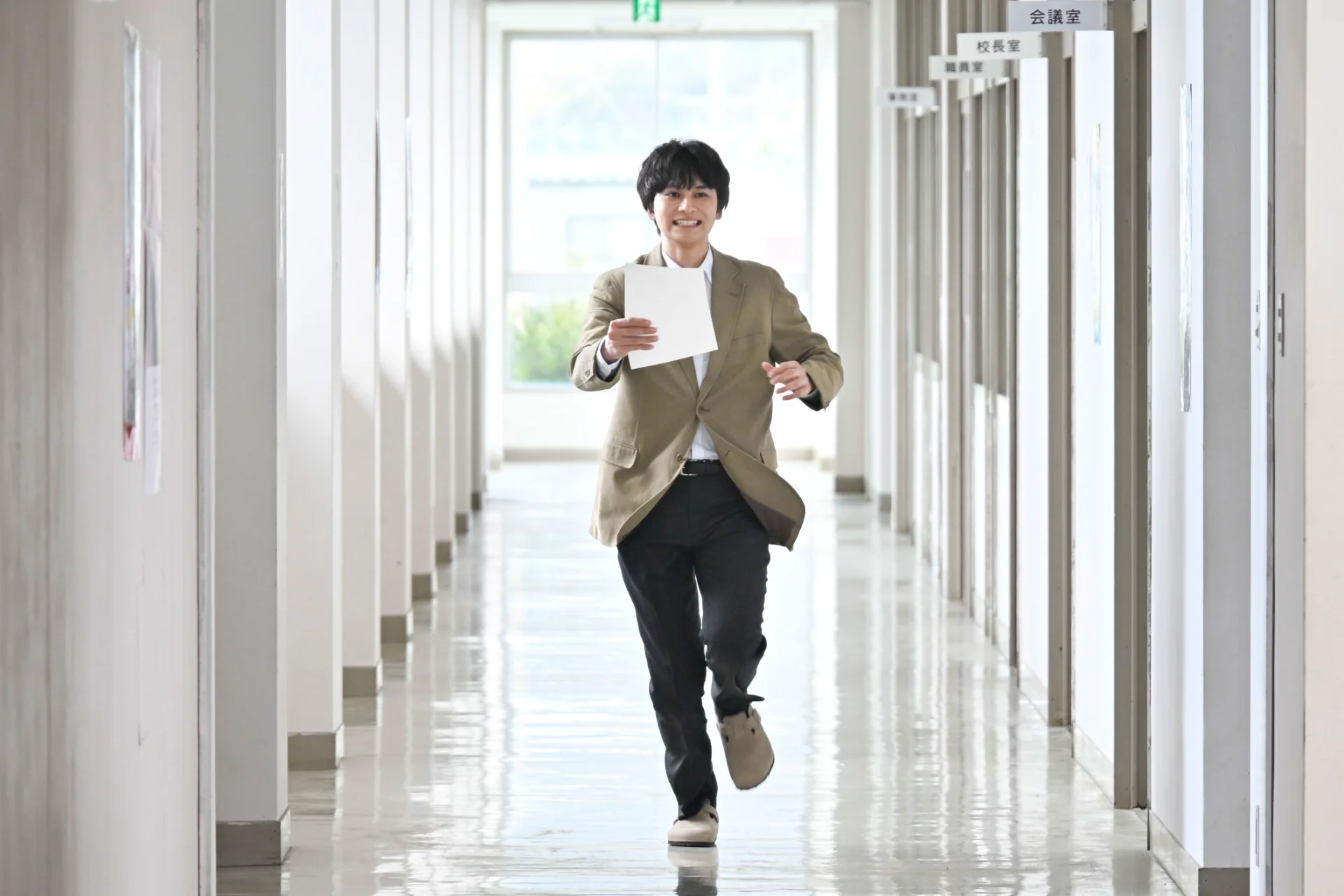 世代を越えて生徒たちと奮闘する教師・朝野を見事に演じた北村匠海©フジテレビ