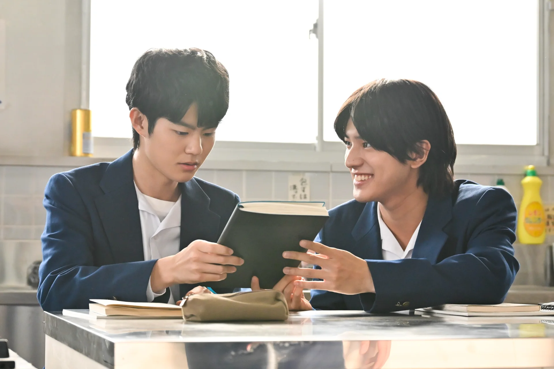 「宇宙食サバ缶プロジェクト」3期生(市原匠悟、荒木飛羽)©フジテレビ