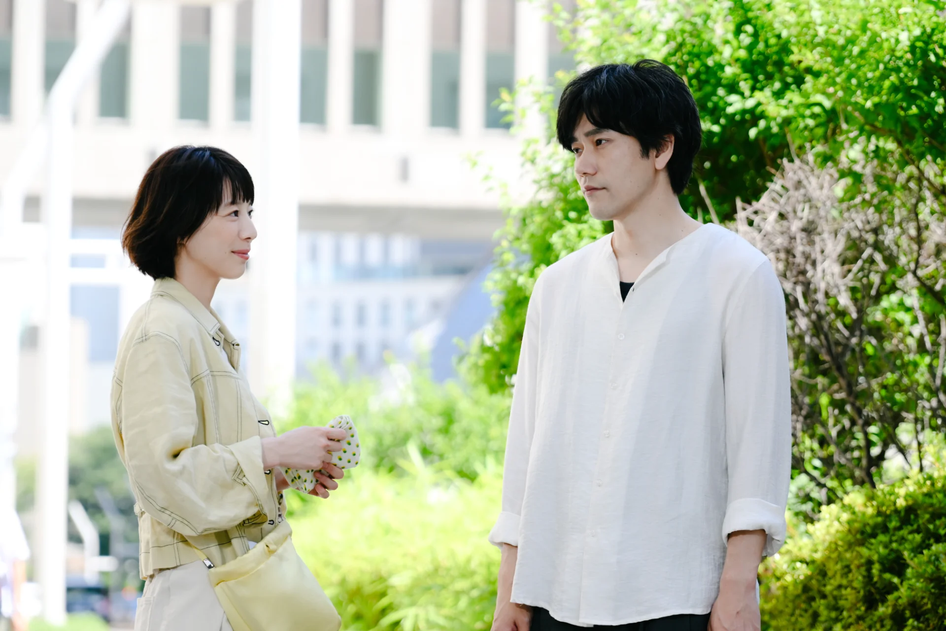 第1話で退場した瀬尾充（松山ケンイチ）と園田あずさ（夏帆）©TBS