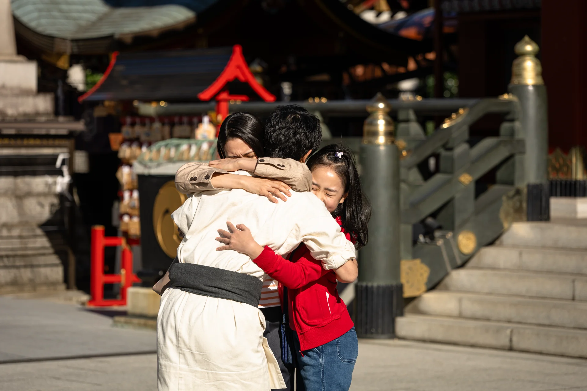 主人公・乃木憂助（堺雅人）は柚木薫（二階堂ふみ）、ジャミーン（本間さえ）と再会©TBS